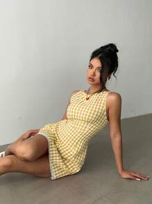 Aloruh 女士春夏格子船领无袖格子与撞色蕾丝修身迷你连衣裙 - 黃色 - 查看 3