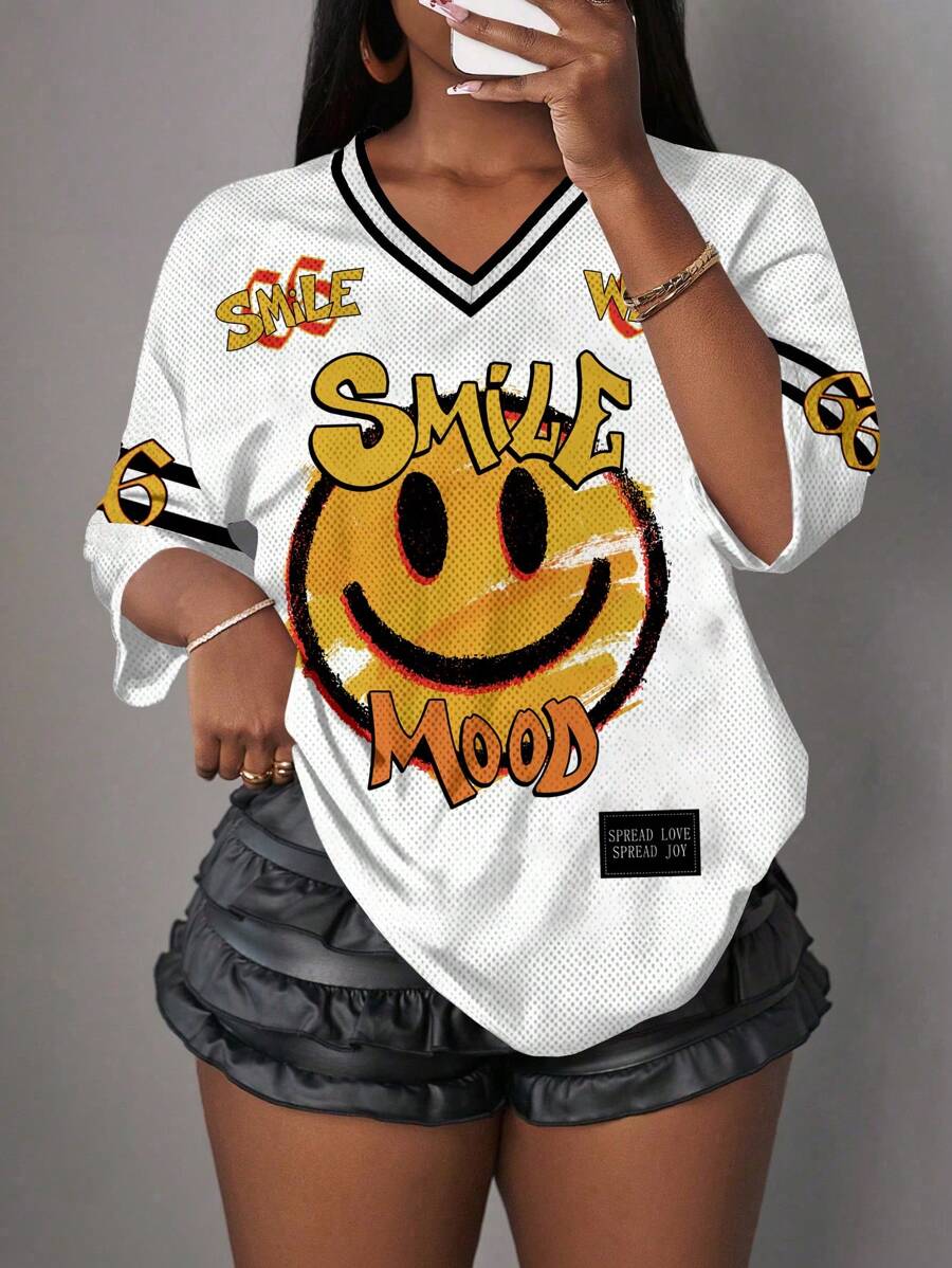 Slaydiva 休闲简约“微笑心情”字母和粉笔涂鸦脸印花宽松 V 领 T 恤，女士加大码，夏季 - 彩色 - 查看 1