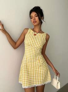 Aloruh 女士春夏格子船领无袖格子与撞色蕾丝修身迷你连衣裙 - 黃色 - 查看 1