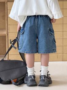 SHEIN 年轻男孩新款时尚休闲宽松蓝色牛仔工装牛仔裤短裤，休闲百搭，适合男孩夏季室内/室外服装和日常街头服饰 - 中等水洗藍 - 查看 2