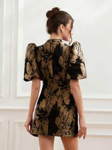 Revavyn Váy ngắn tay bồng màu đen nền đỏ tía jacquard thời trang cao cấp, thắt eo, tối giản, phong cách Boho, kỳ nghỉ, in họa tiết khắp thân váy cho mùa hè, xuân, thu, thu - màu nâu - Xem 2