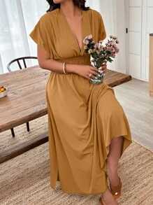 SHEIN Clasi 夏季大码简约纯色V领修身开衩连衣裙