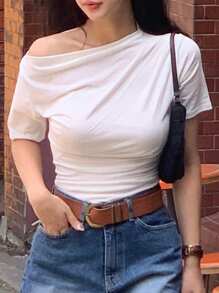 DAZY Camiseta blanca de manga corta de ajuste ceñido con cuello oblicuo para mujer, de verano