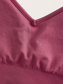 Easithlete Women's Simple Solid Color Seamless Sports Bra - Burgundy - View 4