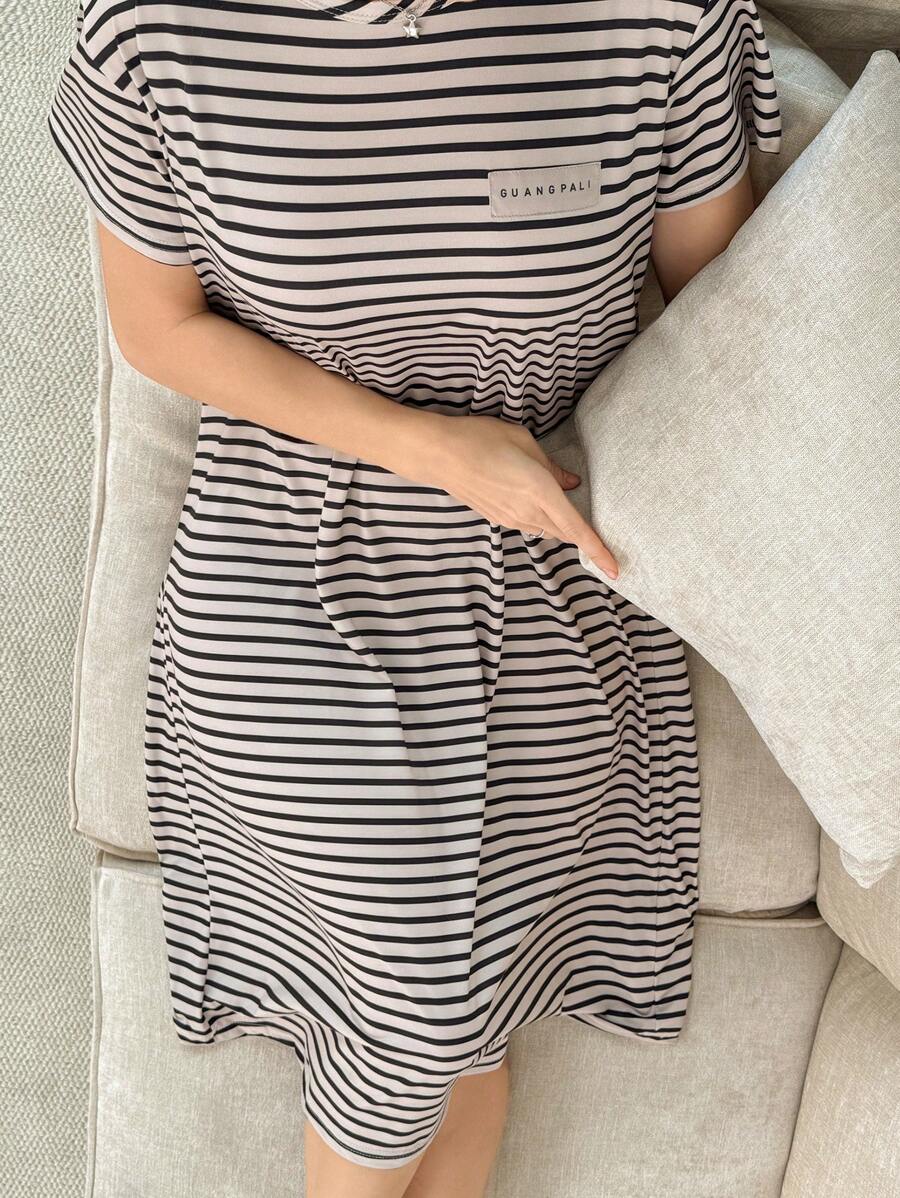 SHEIN 女士休闲正面徽标条纹印花睡袍，Moo Moo - 彩色 - 查看 1
