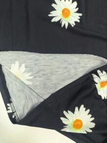 Plus Size Women's White Daisies Floral Print V-Neck Short Sleeve Graphic Tees With Rolled-Up Cuffs, Random Print Going Out Tops,Casual Loose Allover Print Summer Women Top