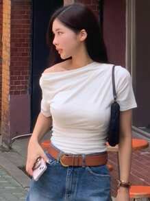 DAZY Camiseta blanca de manga corta de ajuste ceñido con cuello oblicuo para mujer, de verano