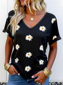 Plus Size Women's White Daisies Floral Print V-Neck Short Sleeve Graphic Tees With Rolled-Up Cuffs, Random Print Going Out Tops,Casual Loose Allover Print Summer Women Top