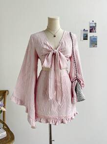 Soleia 2 件套女士度假柳枝纹理面料荷叶边 V 领喇叭袖衬衫和荷叶边下摆裙套装，适合嬉皮士、音乐节、派对 - 粉色 - 查看 1