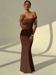 Aloruh White Off Shoulder Figure-Hugging Dress With Ruched Detail, Suitable For Wedding Season - Brown - View 6