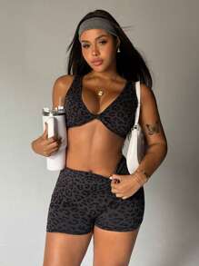 Rhythm Era 女士无缝豹纹运动胸罩和短裤套装