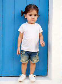 Baby Mädchen Lässig Street modern, kühne avantgardistische retroaktive, verwaschene, weite 5-Zoll-Bermuda-Shorts, mit elastischem Bund, dekorativen Vordertaschen, hinteren Utility-Taschen, ausgefransten Säumen, Sternstickerei, Katzenschnurrhaaren und Verblassungseffekten. Modisches und vielseitiges Jeansstück