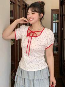 Dazy Plus Plus Size Color Block Lace-Up Round Neck Tiny Heart & Floral Print Fitted Casual T-Shirt For Young Girls Cute Tops