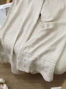 SHEIN LUNE Pantalones fluidos de trabajo de lino para mujer, pantalones de verano de tela de lino color albaricoque con inserto de encaje con volantes, cintura elástica, pantalones sueltos para mujer, pantalones de lino estilo "Old Money" europeo para el verano en el aeropuerto - Albaricoque - Ver 4