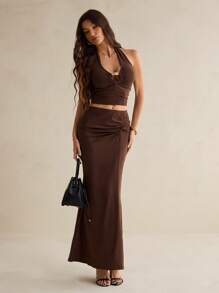SHEIN Tall Conjunto de 2 piezas de mujer con falda larga y top corto de punto con detalle de nudo, sin mangas y con cuello halter, color marrón - Marrón - Ver 1