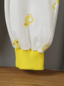 SHEIN Young Boy Cute Plush Romper With Front Zipper And Yellow Duck Decor, Suitable For 4-7 Years Old Boys To Wear In Autumn, Spring And Winter Seasons. This Romper Can Be Worn Casually As Well As For Costume Play - Multicolor - View 4