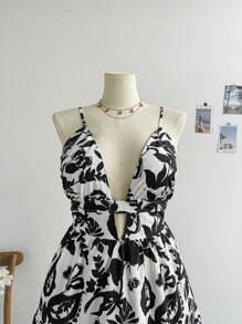 Soleia 大码女式浪漫黑色花卉吊带深 V 露背迷你连衣裙，适合度假、春季