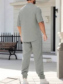 Manfinity Homme Setelan Kemeja Pria Longgar Warna Polos Lengan Gulung, Pakaian Linen Pria, Setelan Linen untuk Pria, Setelan untuk Pria, Setelan Kemeja Pria - Grey - View 2