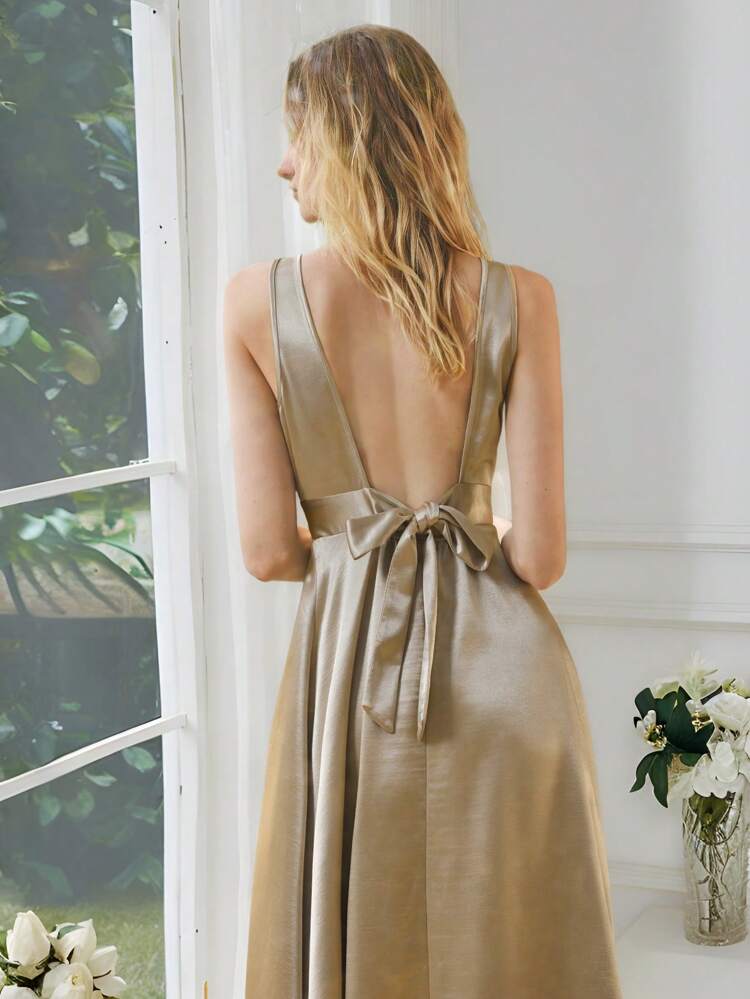 SHEIN Maija Nuevo vestido midi con escote cuadrado, espalda descubierta y lazo, línea A, de tela de satén con brillo, en color dorado chapado en acetato. Adecuado para vacaciones, tiempo libre, uso diario, romántico, fiestas y bodas. Colección Primavera/Verano 2025