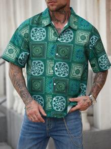 Manfinity RSRT Camisa casual de manga corta con botones y estampado floral retro para hombres, de verano