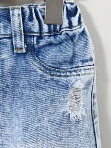 SHEIN 4-7yrs Young Kids Ripped Short Sleeves Tucker Denim Jacket&Ripped Denim Shorts Two Pieces Set,Light Blue,Button Closure,Summer Urban Street Fashion - Medium Wash - View 6