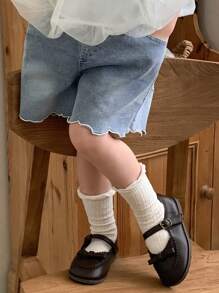 DAZY Young Girl Pocket Curved Hem Loose Casual Denim Shorts, Summer - Medium Wash - View 4