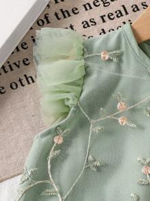 2pcs/Set Girl Toddler Floral Embroidery Ruffled Cap Sleeve Top And Mesh Skirt Set, Sweet Fashion Versatile Summer Outfit Suitable For Parties And Vacations
