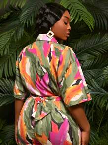 SHEIN SXY 大码女式彩色花卉印花衬衫式短袖连体衣，适合初春、春夏季、雨林、海滩派对、海边度假、篝火晚会，凉爽轻盈，修身剪裁，穿着舒适，易于搭配，凸显身材 - 彩色 - 查看 2