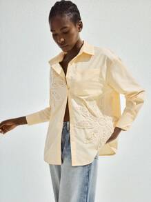 Maija 女士杏色钩针装饰休闲宽松衬衫，春夏波西米亚风时尚设计，百搭，柔软舒适，落肩设计，钩针图案，前开襟纽扣，适合乡村音乐节、海滩度假、波西米亚风度假装扮、夏季ins网红同款度假风、异域风情、乡村音乐会、西部风格等场合，高档面料，舒适透气，适合秋季穿着。 - 杏色 - 查看 4