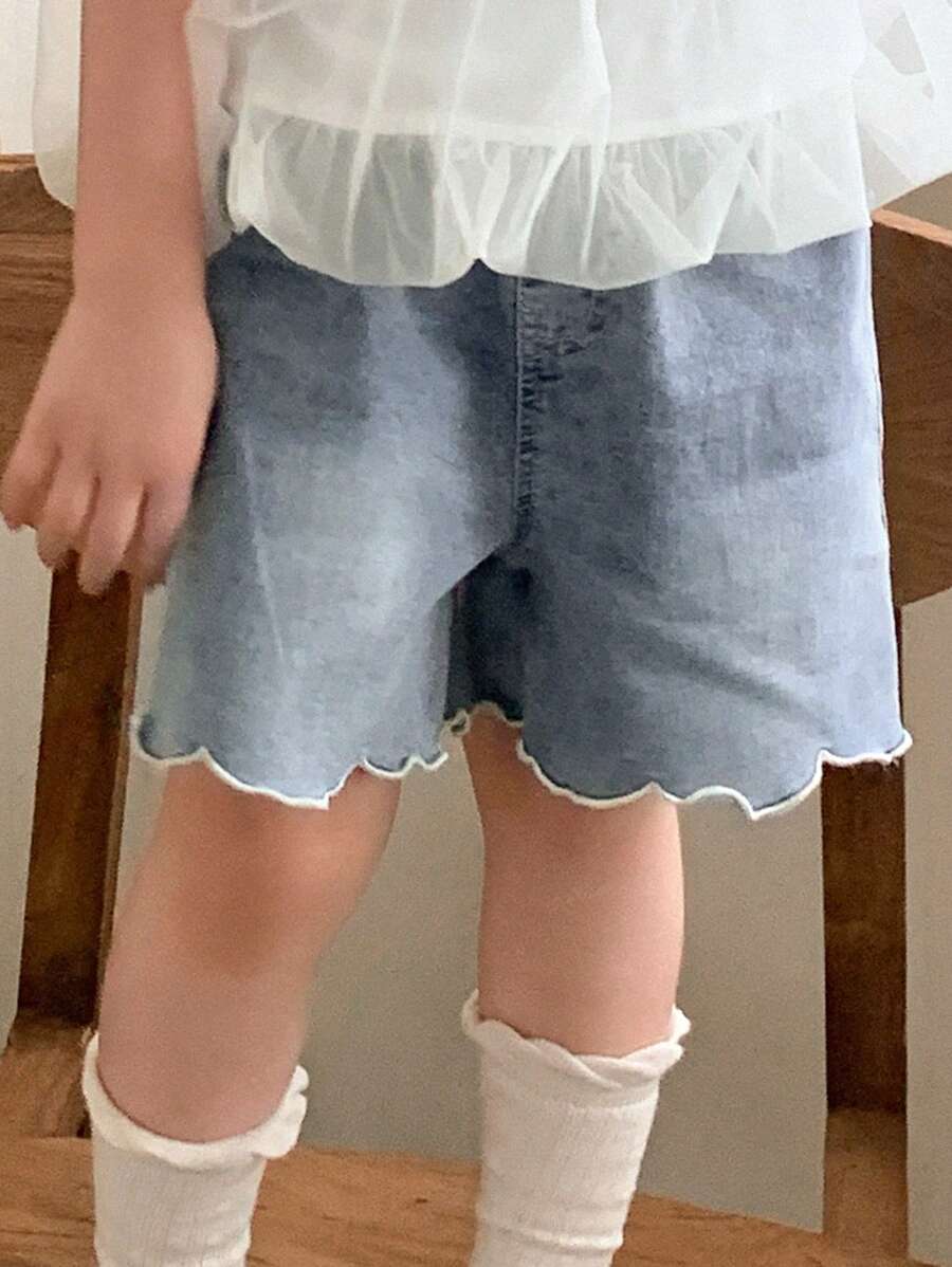 DAZY Young Girl Pocket Curved Hem Loose Casual Denim Shorts, Summer - Medium Wash - View 1