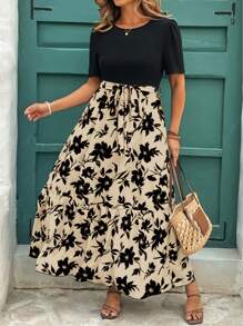 SHEIN Clasi Abito con stampa floreale, orlo arricciato, maniche corte e scollo tondo, per donna in taglie forti. Abito per compleanno, abbigliamento estivo da donna, abito nero, abito da spiaggia, abito floreale da donna, abbigliamento boho da donna, per vacanze