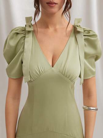 L'Amorae 女式短袖V领长裙，肩部有系带装饰