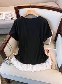 SHEIN Clasi Camiseta de moda de talla grande para mujer con cuello redondo y manga corta con encaje de contraste - Negro - Ver 2