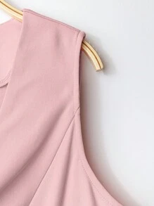 SHEIN Clasi Chaleco de mujer talla grande elegante y romántico con botones, cuello en V y bajo asimétrico con volantes en color liso, adecuado para el trabajo