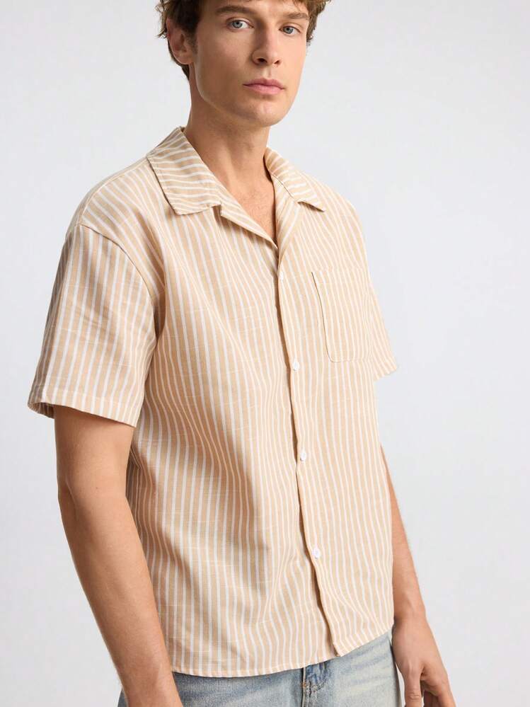 Ontre Camisa casual masculina listrada de verão 2025, de abotoamento simples, manga curta, bolso, estilo boêmio, camisa casual para homens jovens, adequada para festivais de música, feriados, uso casual diário - Preto - Ver 5