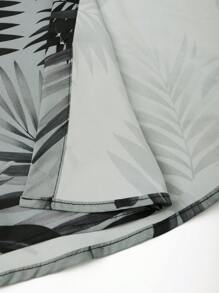 Manfinity VDAYZ Conjunto de camisa y pantalones cortos casuales con estampado tropical para hombres en vacaciones, incluye trajes de baño tropicales y camisas hawaianas