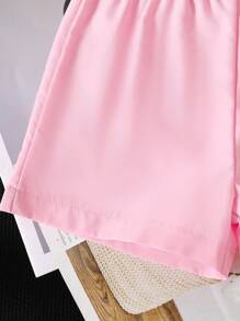 Top de chaleco sin mangas con cuello redondo y plisado en color blido con textura de jacquard, combinado con shorts elásticos rosas de cintura cómoda, un conjunto elegante y casual de estilo pastoral francés para primavera/verano para niña