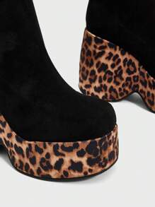 Sugerpunk 女式豹纹天鹅绒圆头厚底一脚蹬踝靴，时尚黑色短款中筒靴 - 黑色 - 查看 11