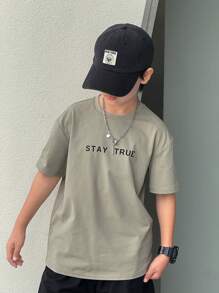 SHEIN 1 件青少年男孩圆领短袖 T 恤，带标语图案；春季服装；青少年男孩服装；儿童夹克，春季开学 - 綠色 - 查看 2