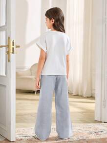 SHEIN 2 件套青少年女孩休闲人物肖像印花蝴蝶结装饰宽松短袖 T 恤和阔腿裤套装 - 藏蓝色 - 查看 8