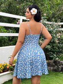 SHEIN EZwear Solflare Plus Size Blue Ditsy Floral Slip Dress, Fashionable For Summer,Wedding Guest Dress Women,Vacation Outfits Woman,Beach Outfits For Woman,Sundress,Birthday Dresses For Women,Festival,Sun Dresses For Women - Blue - View 5