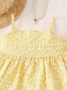 年轻女孩平纹编织褶饰细肩带背心