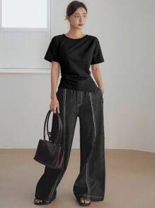 Dazy-Less 夏季简约纯色商务休闲不对称下摆褶皱开叉短袖女式T恤 - 黑色 - 查看 2