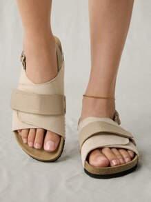 Solecia Sandalias planas negras para mujer, chanclas de moda para playa y uso casual