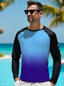 Manfinity Swimmode Camiseta con gráfico de surf para hombres, moda para el verano, pantalones cortos de baño para hombres, camiseta de protección solar plus para hombres, de verano, estampado hawaiano