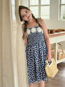 Vestido de verano imprescindible para niñas con estampado floral en todo el diseño, decorado con delicadas flores de encaje 3D blanco, tela tejida agradable a la piel y cómoda, con un toque de princesa, perfecto para sesiones de fotos al aire libre - azul real - Ver 4