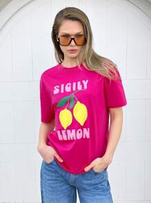 SHEIN Camiseta con estampado de limón en color rosa intenso, Camiseta de la colección de cítricos de verano, Camiseta con estampado de fruta de estilo retro, Camiseta gráfica de limón de la colección de verano, Camiseta casual de algodón con mensaje, Camiseta gráfica de limón en rosa intenso, Colección de estampados casuales de verano, Camiseta gráfica de algodón premium, Tela transpirable