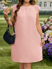 SHEIN LUNE فستان أنيق بأكمام راجلان وتفاصيل دانتيل على الأكمام والرقبة المستديرة للمرأة البدينة ذو لون سادة