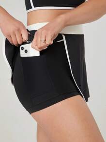 GLOWMODE 4.5英寸 VitalSwift 吸汗速干撞色缝线侧开衩裙，内置短裤侧袋，日常休闲网球运动 - 黑與白 - 查看 9
