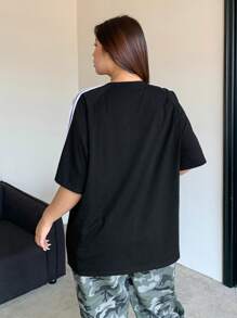 Dazy Plus 圆领宽松黑色短袖 T 恤，撞色肩带细节，夏季运动服女士超大码 T 恤超大码 T 恤 - 黑色 - 查看 2